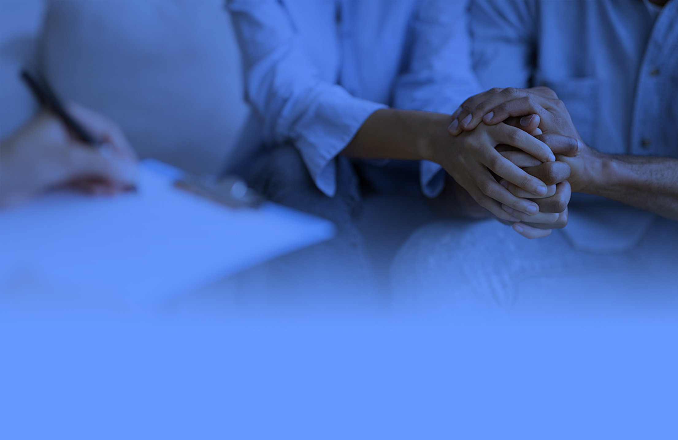 M&atilde;os unidas em gesto de acolhimento e apoio familiar